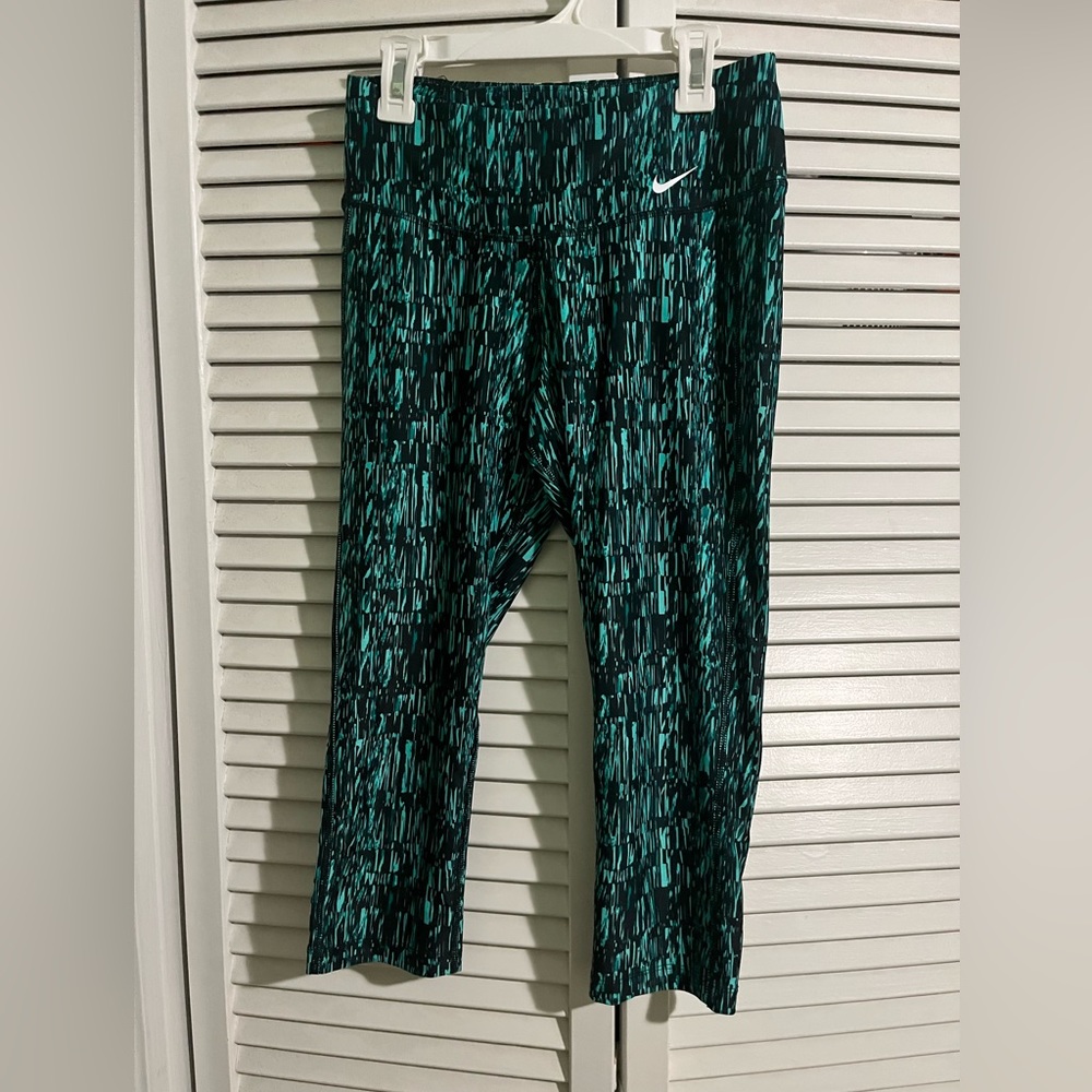 Woman’s Nike Dri Fit Capri Workout pants Size XS
